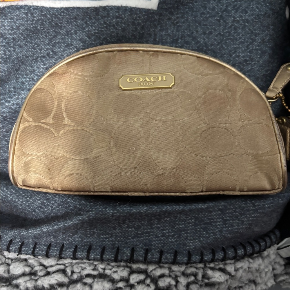 SOLD ❌Limited Edition Coach Gold Women's Makeup Bag(2010)